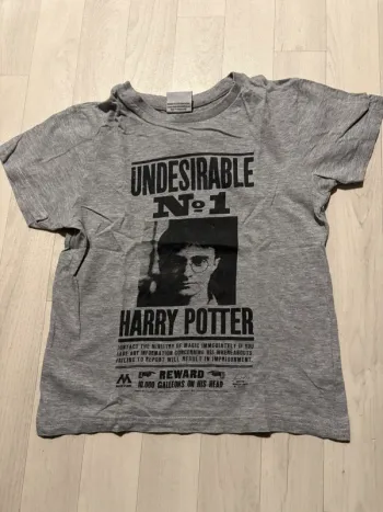 T-shirt Harry Potter gris 9 ans manches courtes très bon état