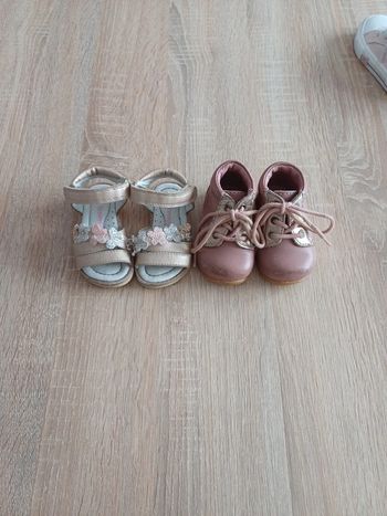 Lot chaussures 18 1 paire de sandales 1 paires de chaussures