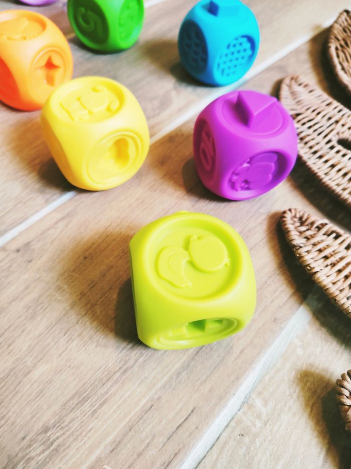 👶Lot de cubes blocs emboitables et sensoriels en plastique premier âge marque Oxybul - photo numéro 3