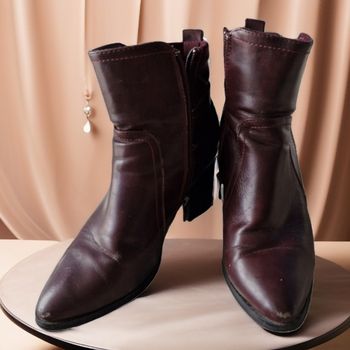 Superbes bottines Cuir bordeaux a talons