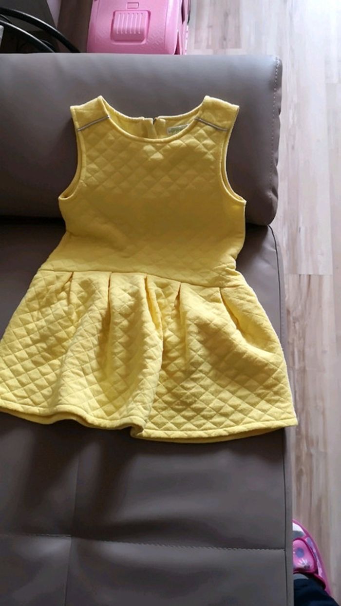 Robe jaune mi saison - photo numéro 2