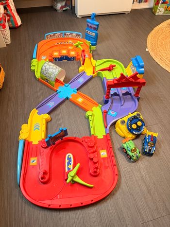 Mon premier circuit télécommandé tut tut bolide 