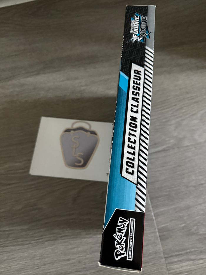 Coffret Classeur Pokémon, Foudre Noire en français - photo numéro 3