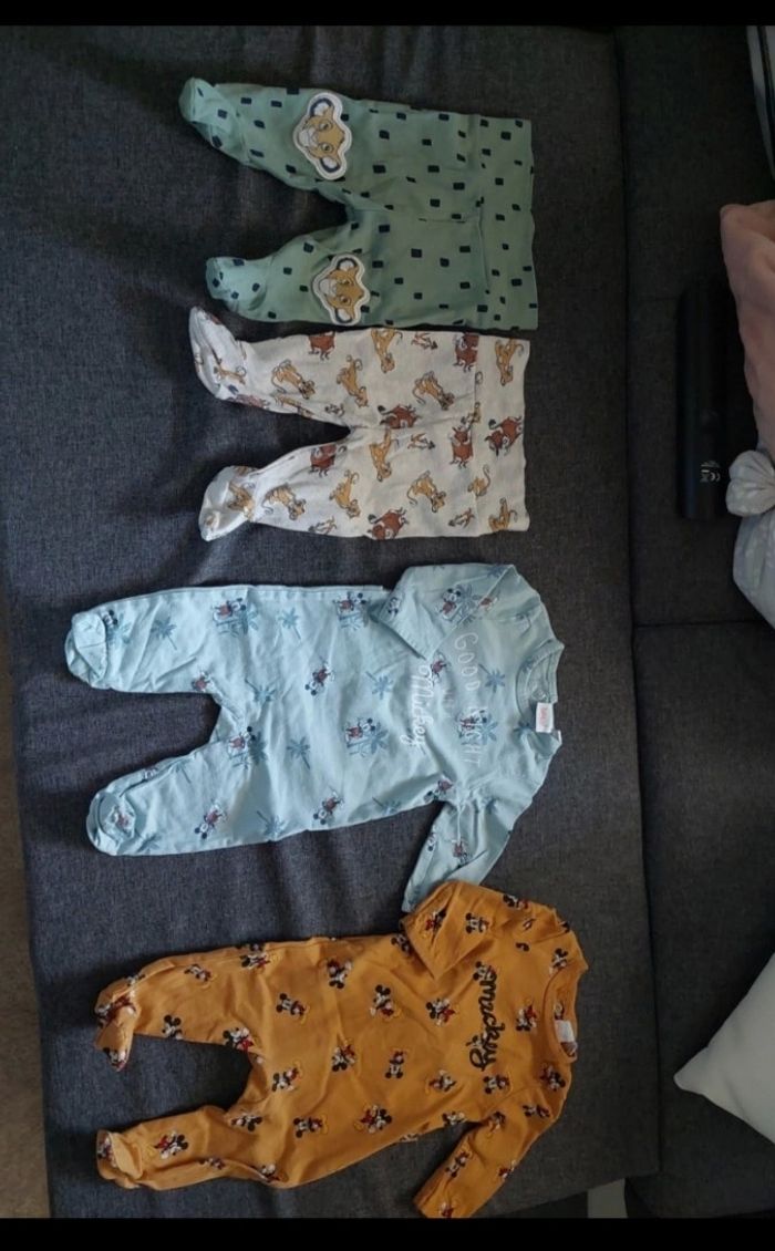 Bas de pyjama 0/3 mois et pyjama 3 mois