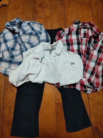 Lot 3 chemise et un pantalon 5 ans