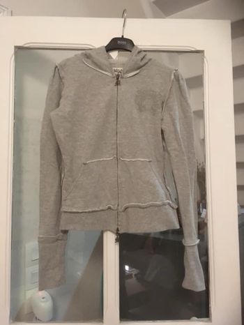 Gilet zippé avec capuche Taille S (4€)