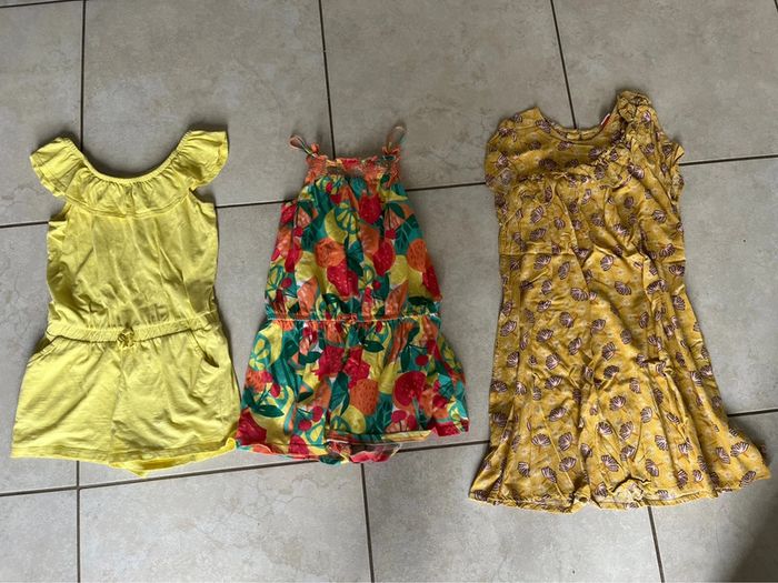 Lot de vêtement été 10 ans ( robe et Combishort €