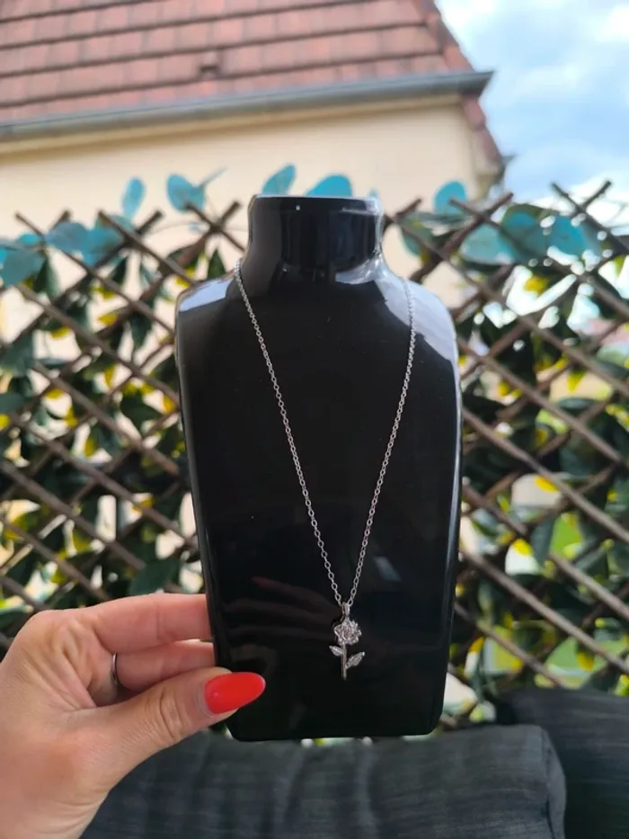 Collier argenté , en acier inoxydable neuf , idée cadeau - photo numéro 2