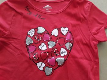 T-shirt rouge 6 ans coeurs