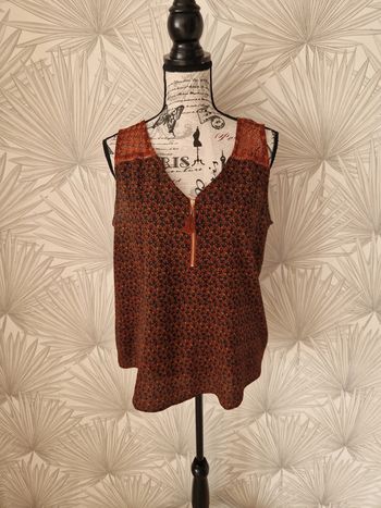 Jolie chemise sans manches taille 42