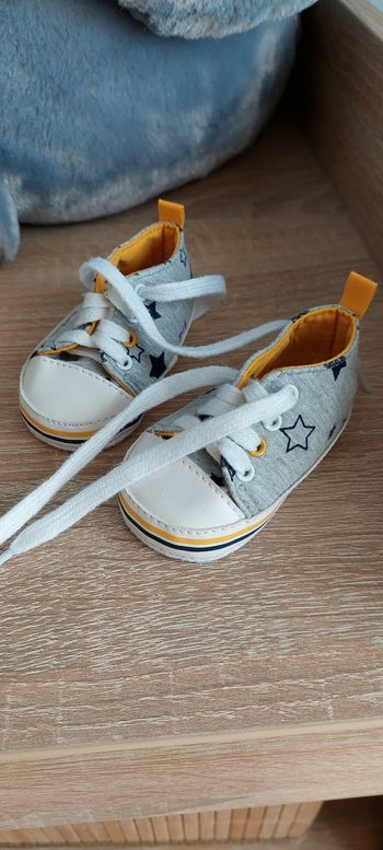 Chaussures étoiles grises