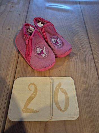 Chaussons neufs Marie T20