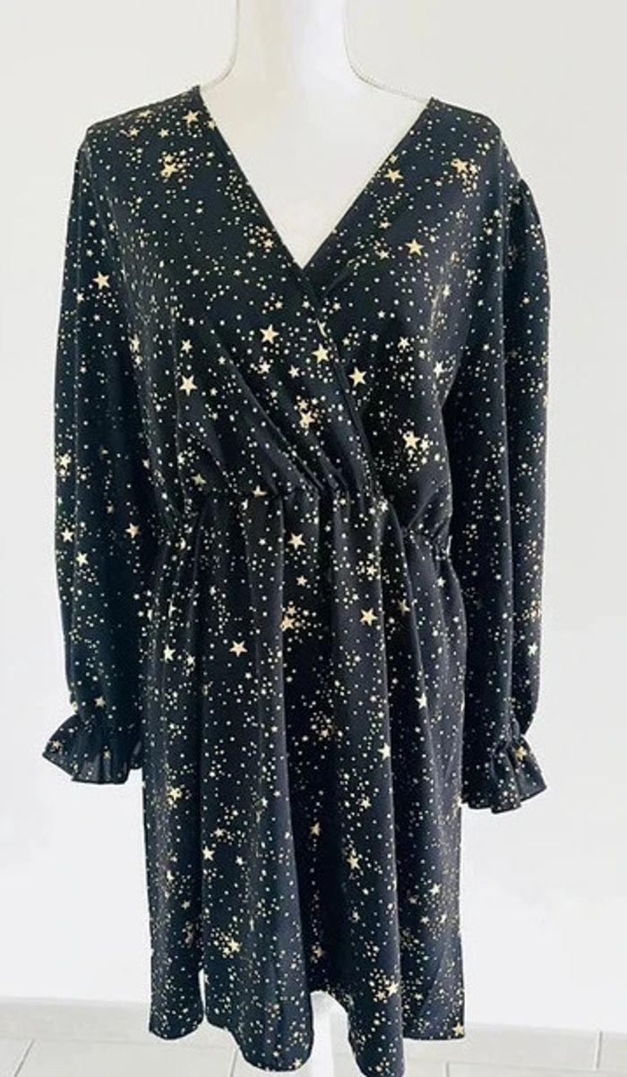 Robe noire brillantes avec des étoiles et les manches resserrées - photo numéro 2