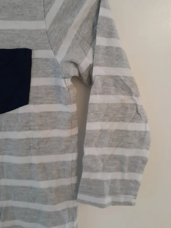Tee-shirt, à rayures, couleur Gris/blanc,Marque H&M, taille 4/6ans - 110/116cm - photo numéro 4