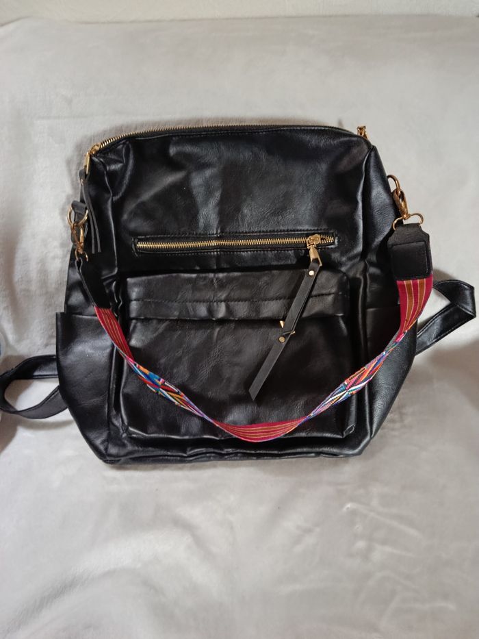 A saisir , sac a dos femme élégant ! ( bien lire merci) - photo numéro 3