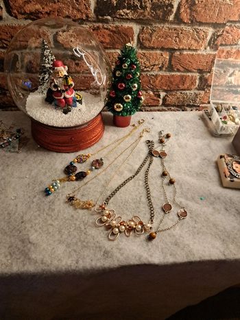 Lot de colliers multicolore doré