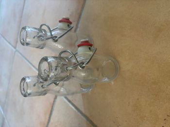 3 petites bouteilles en verre 0.1l