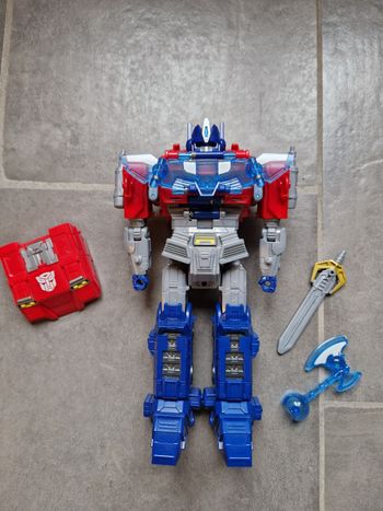 Figurine transformer power flip