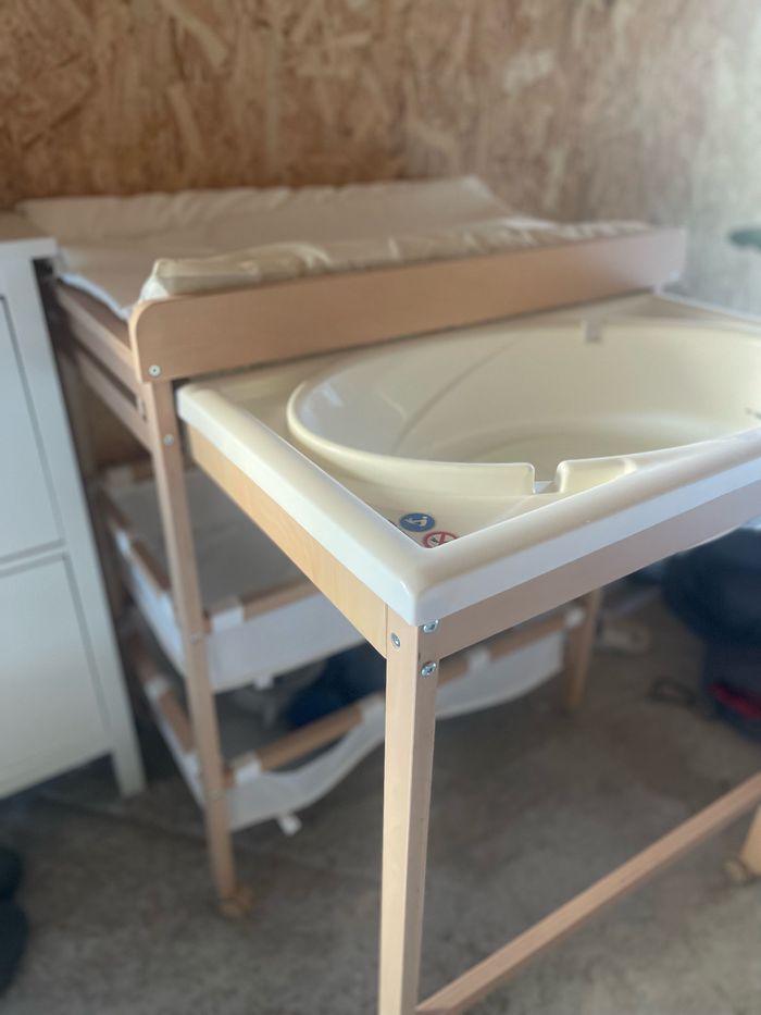 Table à langer + baignoire - photo numéro 4