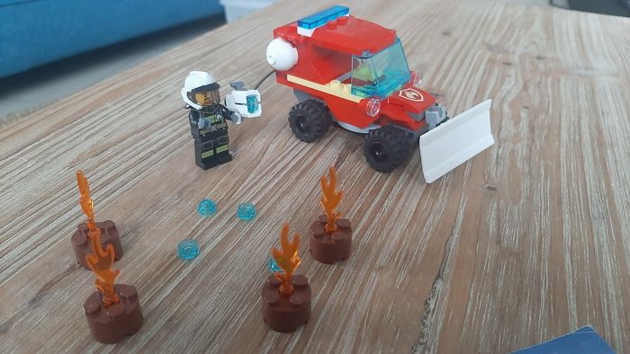 Lego City Camion des pompiers - photo numéro 2