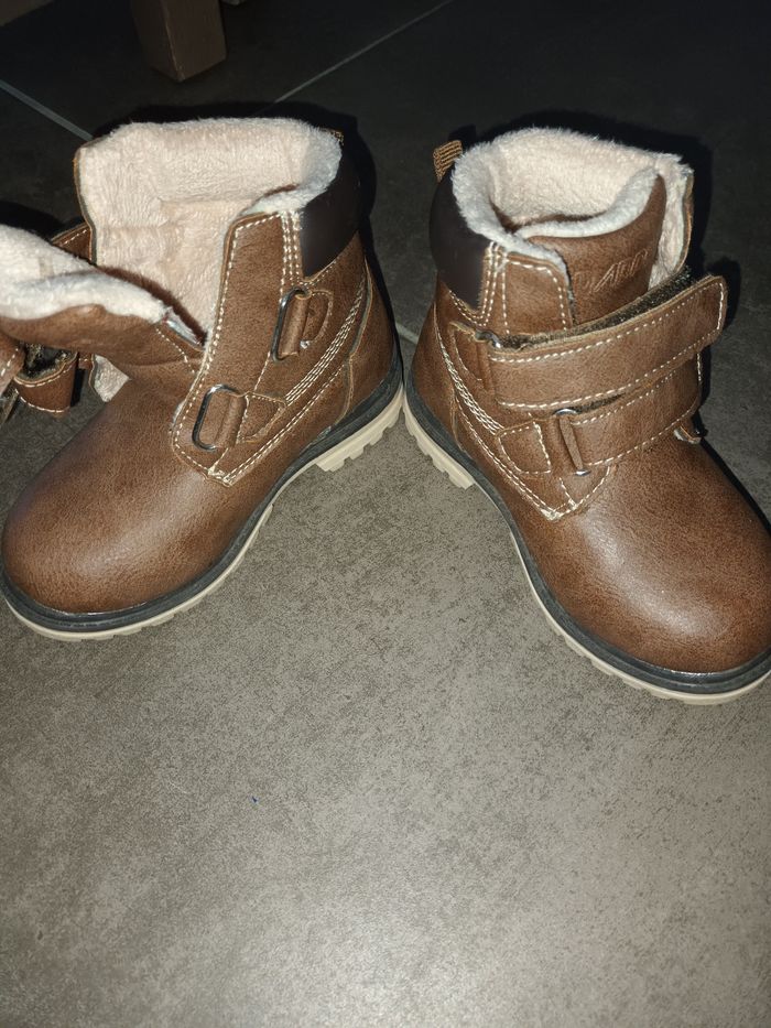 chaussure montante fourrer taille 24