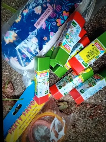 Trousse et colle