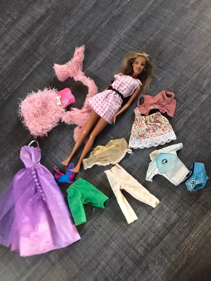 Barbie plus vêtements - photo numéro 3