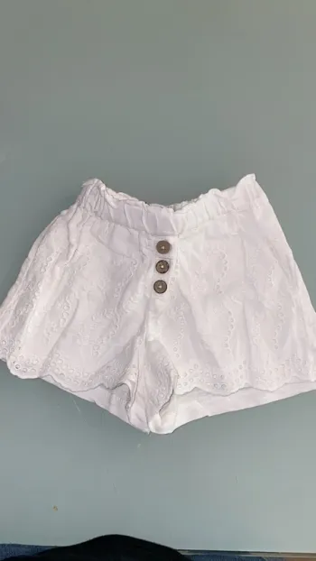 Short fille