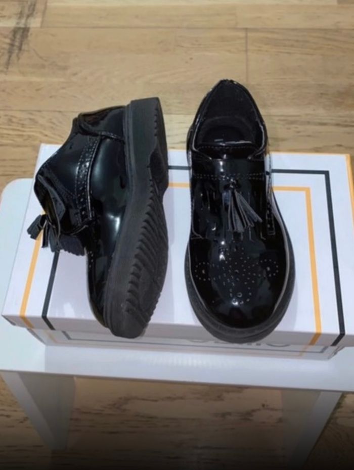 Derby noir avec frange - photo numéro 3