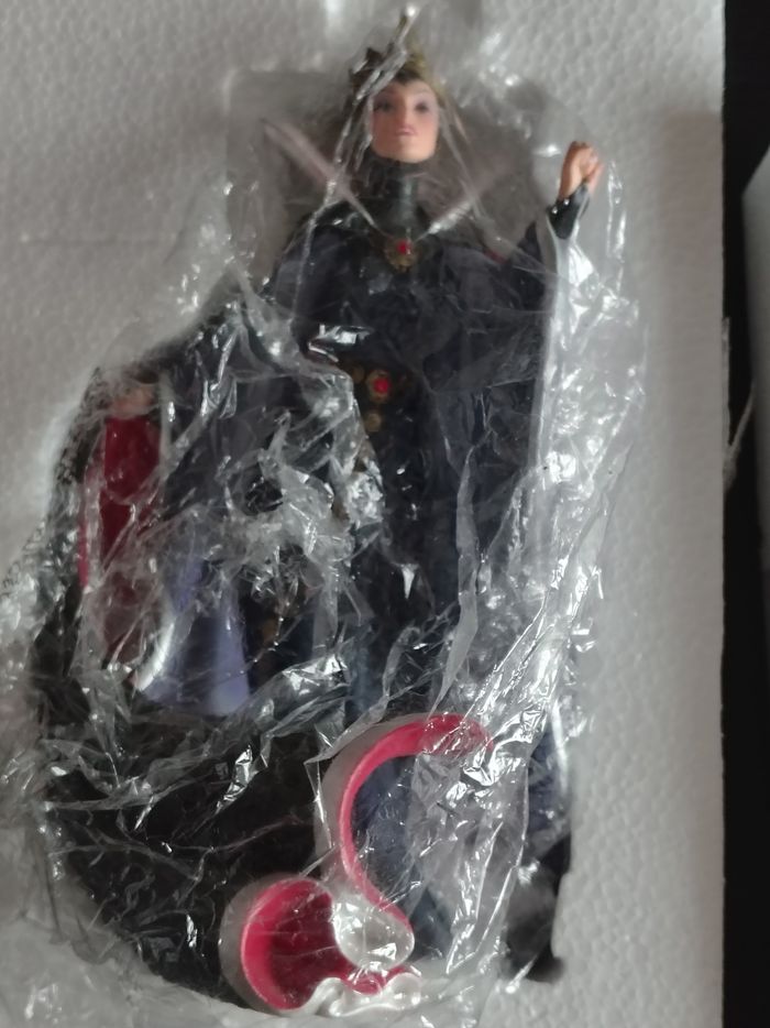 Disney Showcase Haute Couture de Force : Evil Queen (Blanche-Neige, Snow White) - photo numéro 2