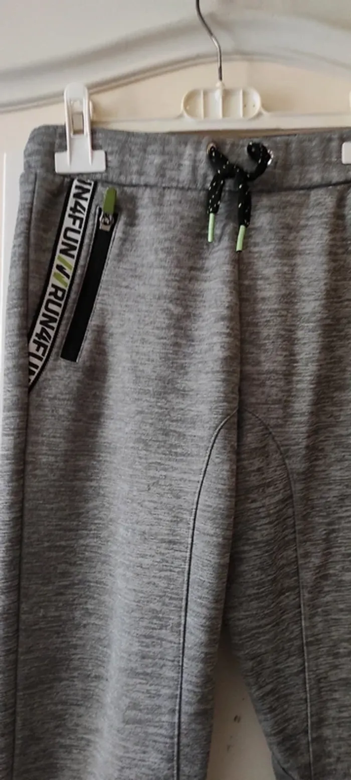 🐼 Pantalon de jogging LH by La Halle 8 ans 128 cm très bon état 🐼 - photo numéro 2