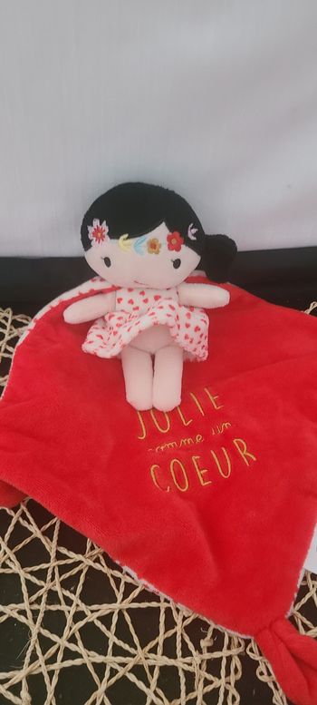 Poupée MOTS D'ENFANTS doudou cape "JOLIE comme un COEUR"