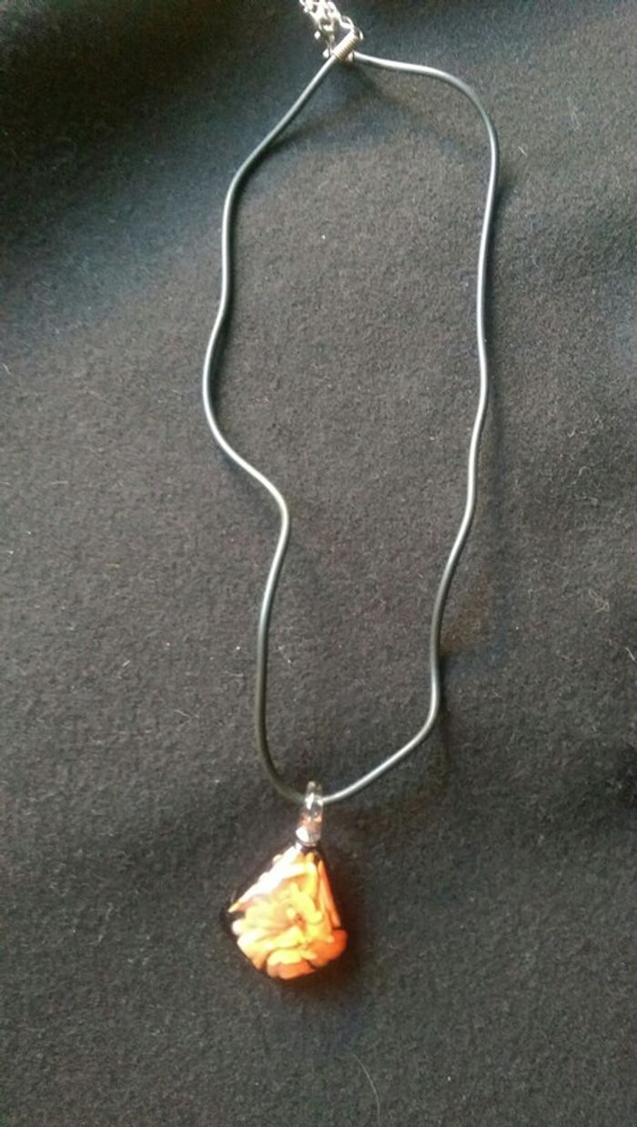 Collier avec pendentif artisanal
