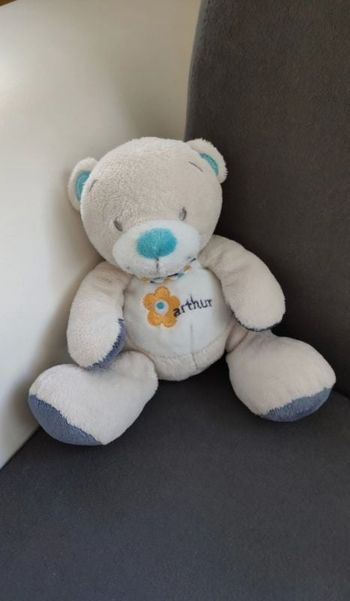 Peluche Arthur