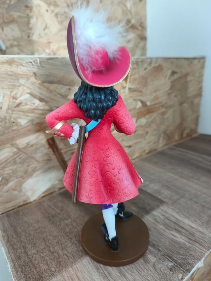 figurise showcase capitaine crochet disney masquerade peter pan - photo numéro 3
