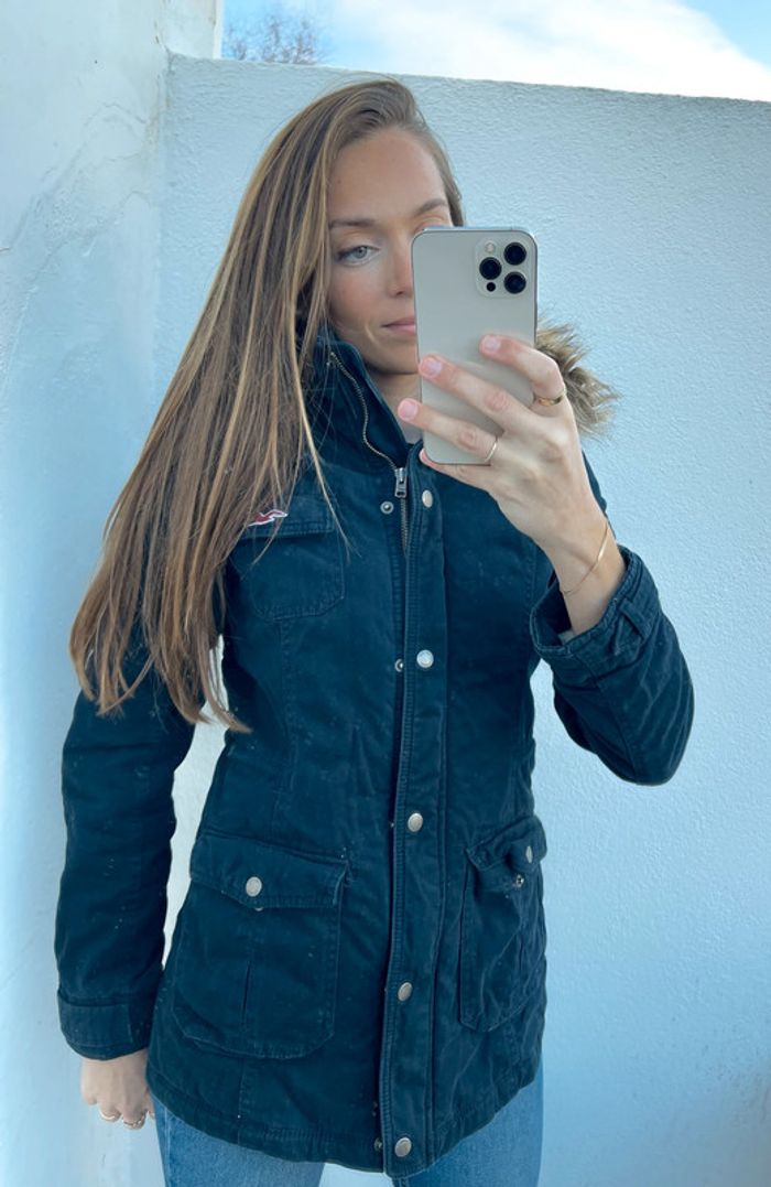 Manteau Hollister bleu marine avec logo rouge - photo numéro 8