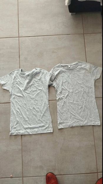 Lot  de deux  tee shirts gris  taille  34