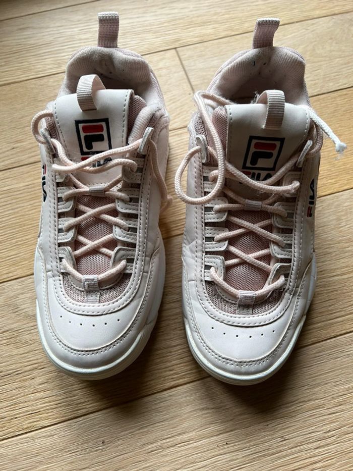 Chaussure fila rose pale bon état taille 38.