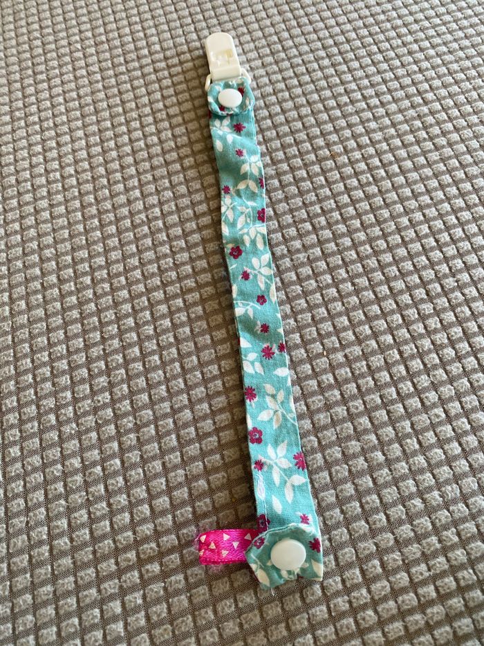 Attache tétine sucette fleurie bébé fille - photo numéro 2