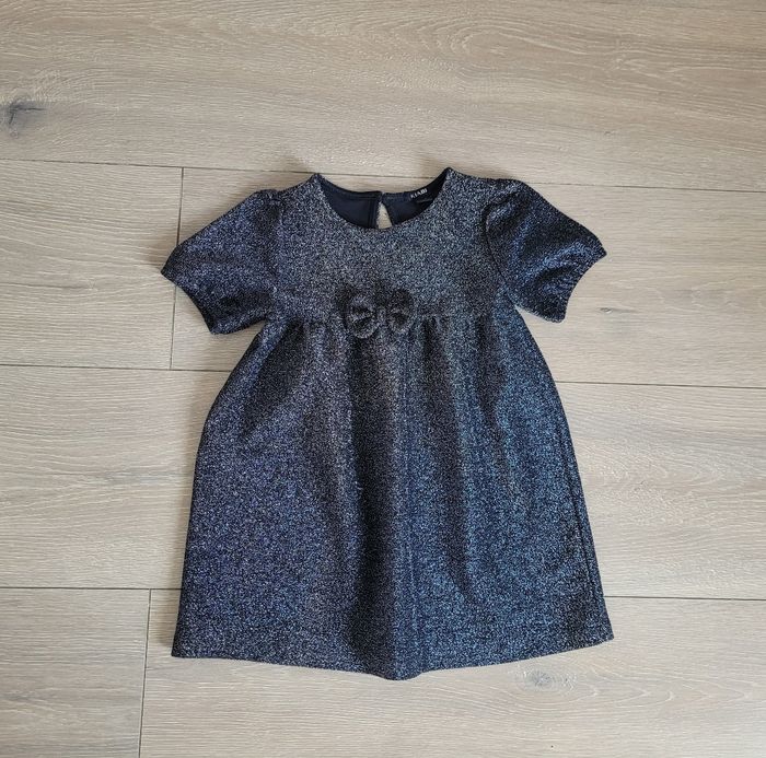 Très belle robe festive bleu marine foncé et argenté. Neuve. Fille 18 mois. Marque Kiabi