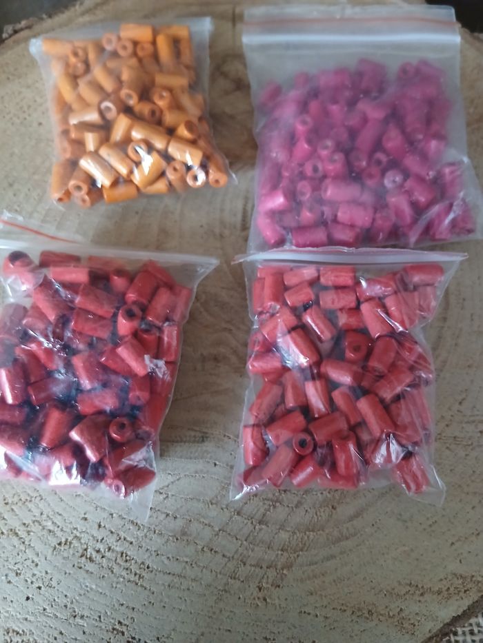 Lot de 30gramme de perles en bois tubes orange rose rouge - photo numéro 3