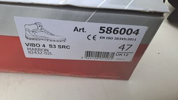 Chaussures de sécurité neuves, jamais porté avec étiquettes
Norme S3 src
Pointure 47