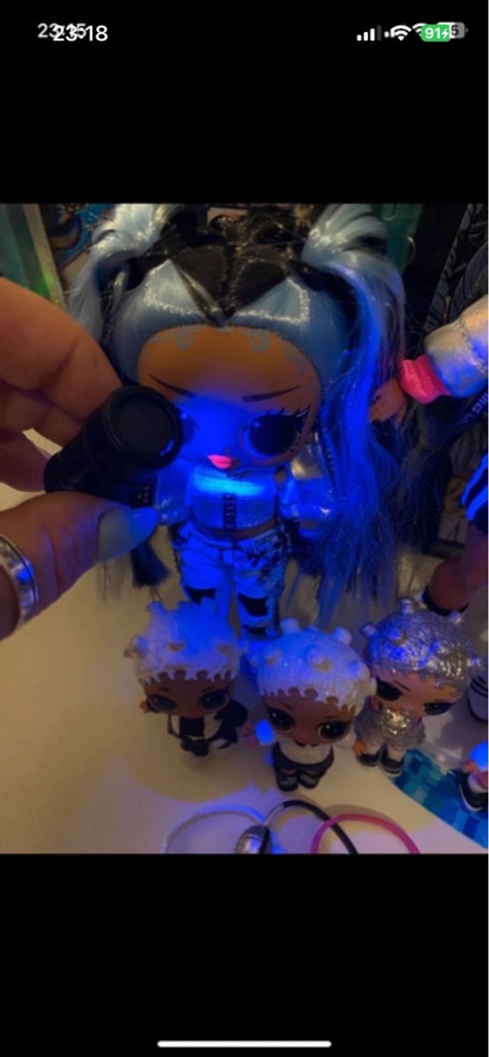 LOL Surprise OMG Dance B-Gurl Doll with 15 Surprises, Stylish Clothes, Magical Blacklight, Accessories, Shoes, Stand, TV Pack +  LOL Tweens Fashion Doll with 15 Surprises, Blue Hair - photo numéro 8