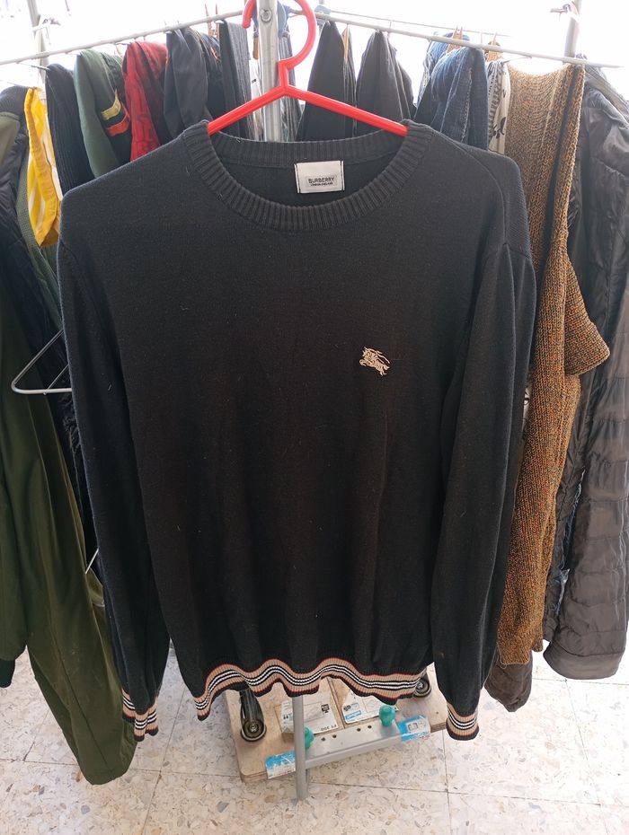 Pull Burberry très bon état - photo numéro 2