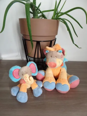 Doudou lion + petit hochet éléphant