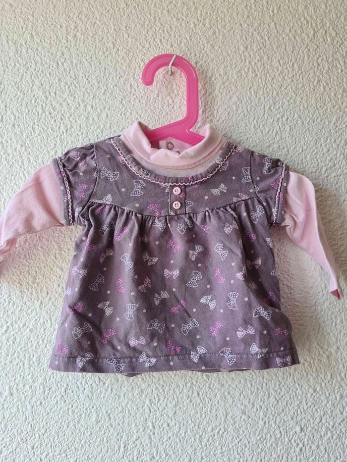 tee-shirt sous pull violet et rose