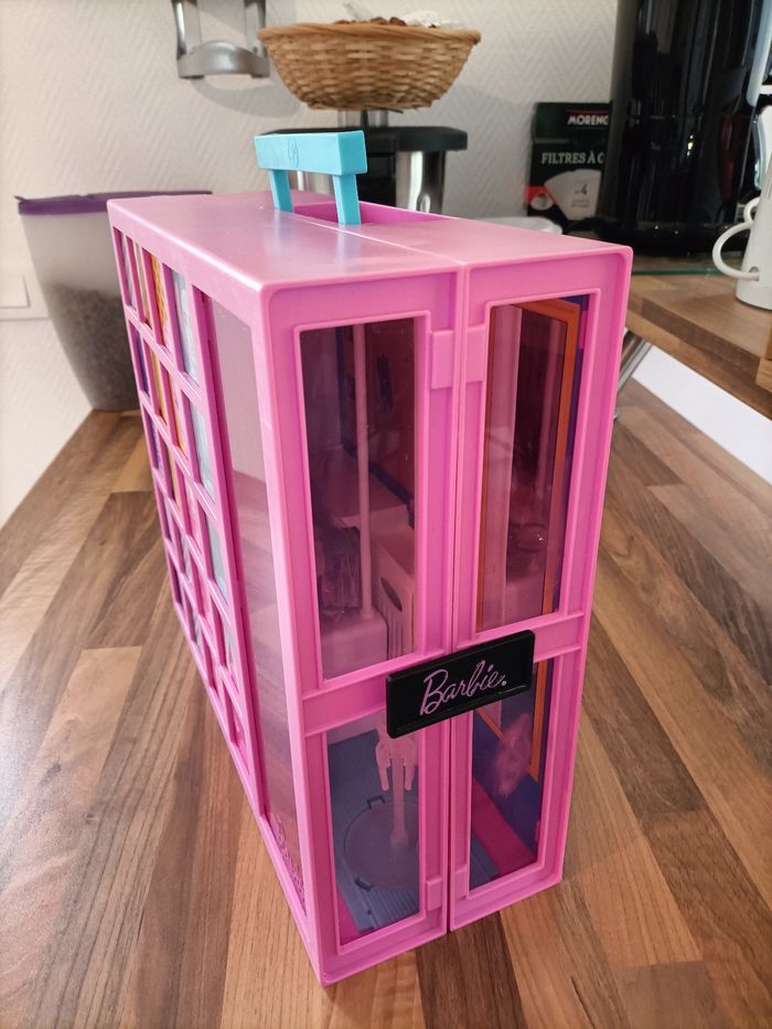 Dressing XXL Barbie + tenues et nombreux accessoires - photo numéro 7