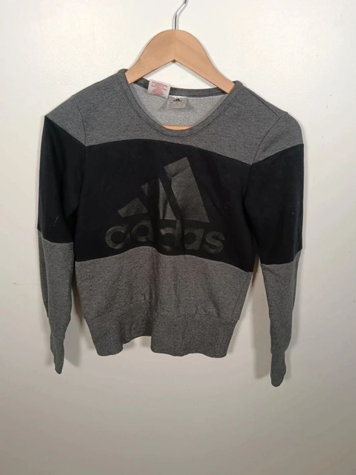 C13 sweat gris/noir Adidas 11-12 ans
