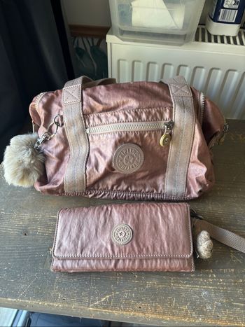 Sac à main et porte feuille kipling
