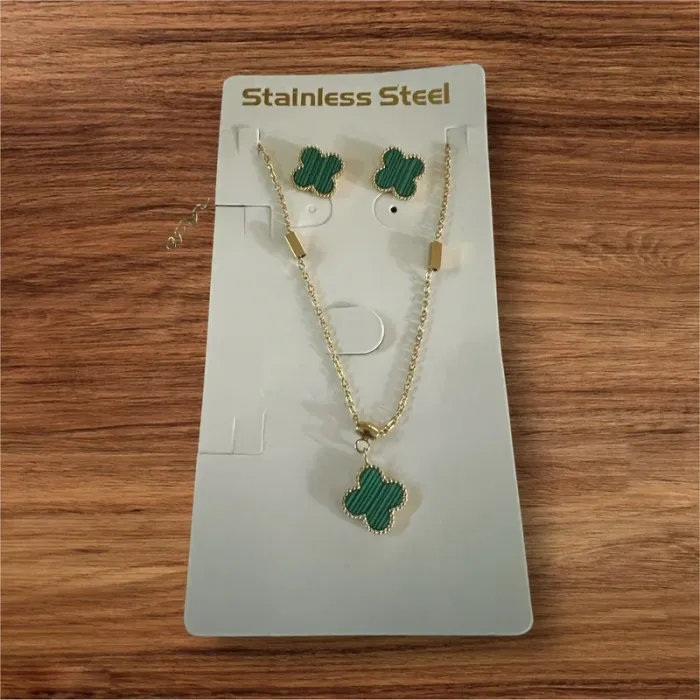 Parure dorée et vert (collier+ boucles d’oreilles)